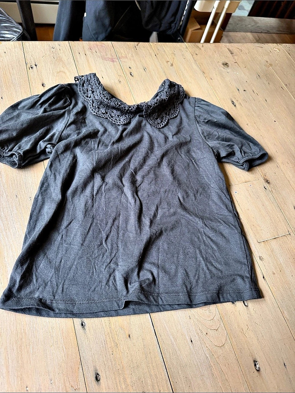 H&M Girls Black Puff Sleeve Top Size 6-8 Like New